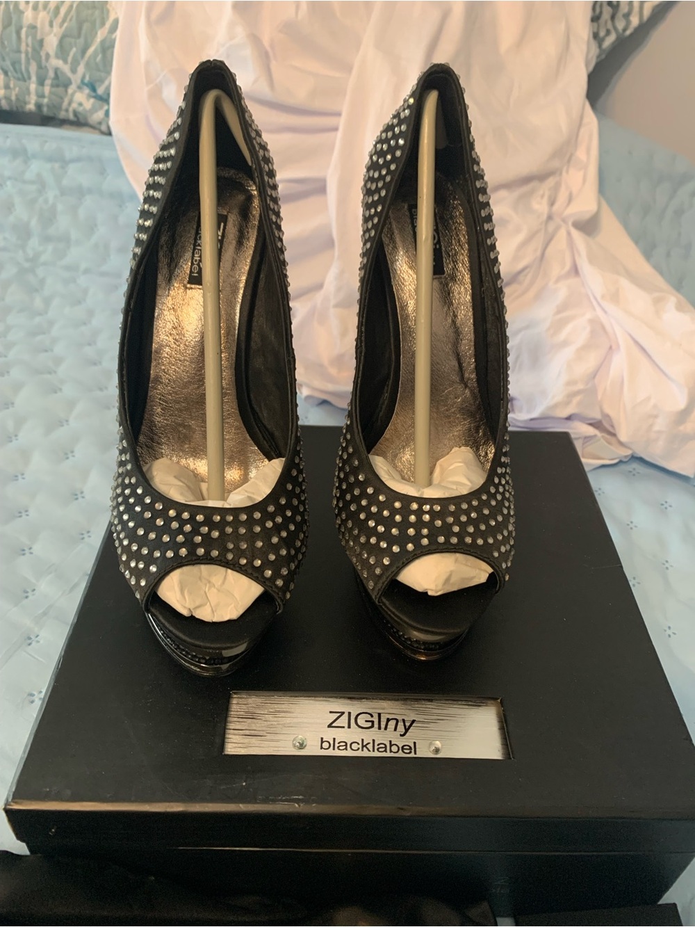 ZIGINY Black rhinestones Studded Peep-Toe Pumps